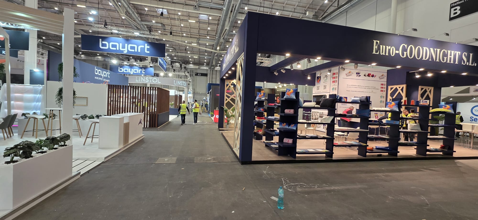 Moderner Messestand von 2RAN